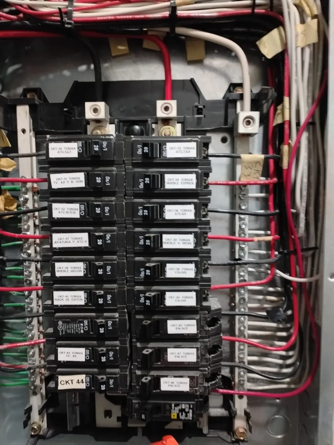 Electricista en Cuscatlán: trabajos de electricidad en tu casa, reparaciones y/o instalaciones eléctricas nuevas, foto 1 de 4