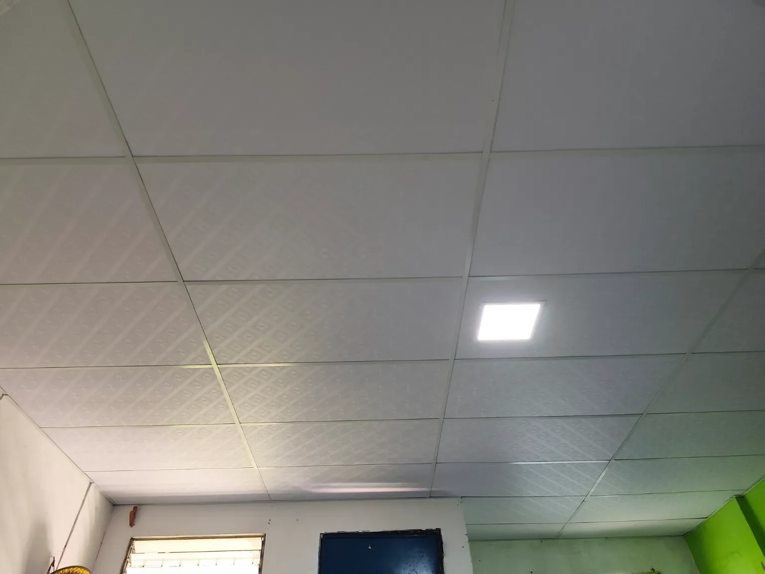 🏠✨ ¡Instalación y Reparación de Cielo Falso con Acabados de Calidad! 🔨, foto 1 de 10