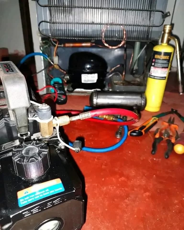 Reparación y mantenimiento de refrigeradoras, lavadoras, cocinas, secadoras y oasis a domicilio, foto 1 de 1